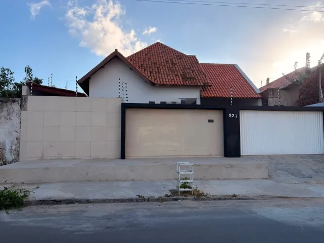 Casa para Venda em Campina Grande, Jardim Tavares, 3 dormitórios, 1 suíte, 3 banheiros, 2 