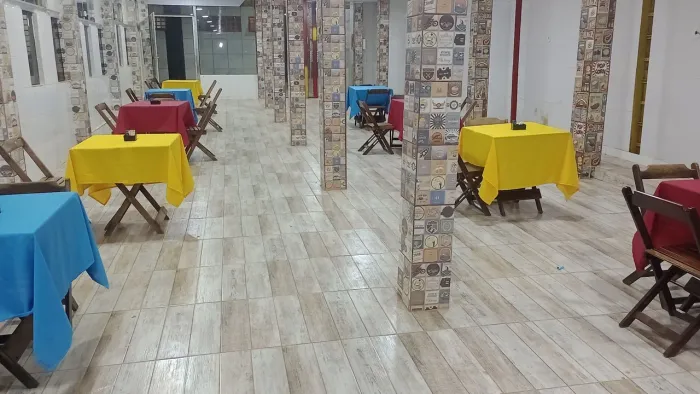 Cadeira de madeira 10 jogos
