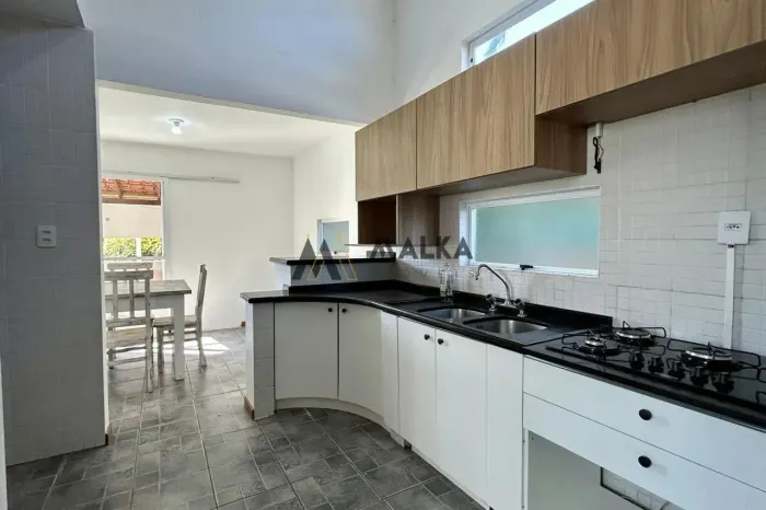 Casa para Locação em Florianópolis, Campeche, 3 dormitórios, 2 banheiros, 2 vagas