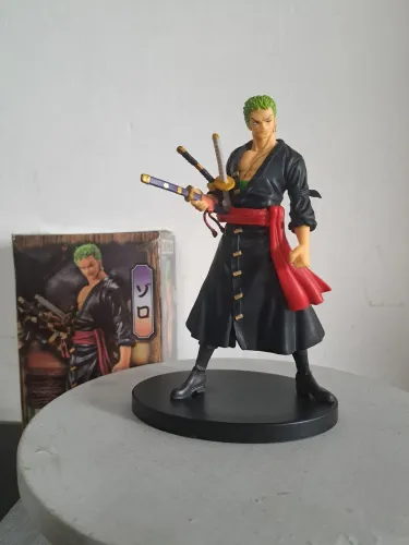 Boneco Zoro One Piece 17cm