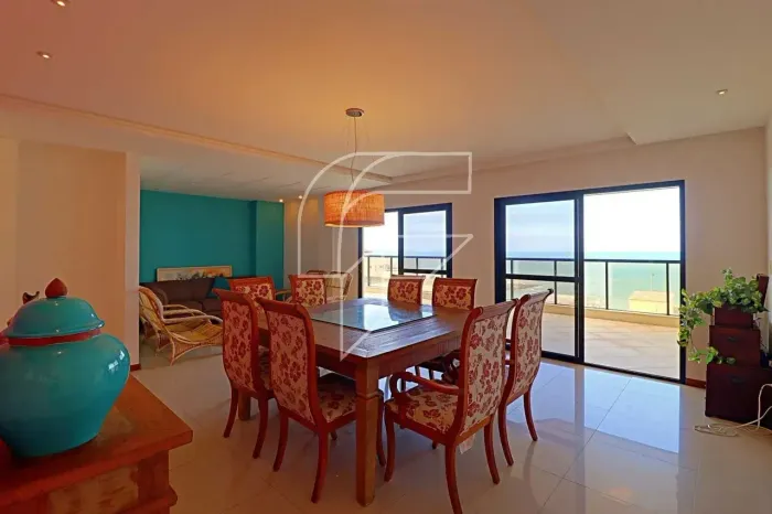 Duplex para venda possui 200 metros quadrados com 4 quartos em Centro - Guarapari - ES