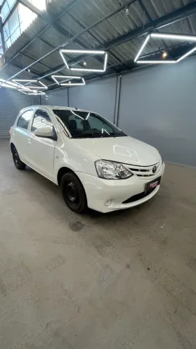 Toyota Etios X 1.3 Flex 16V 5P Mec. 2015