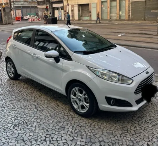 Ford Fiesta 1.6 16V Flex Aut. 5P 2015