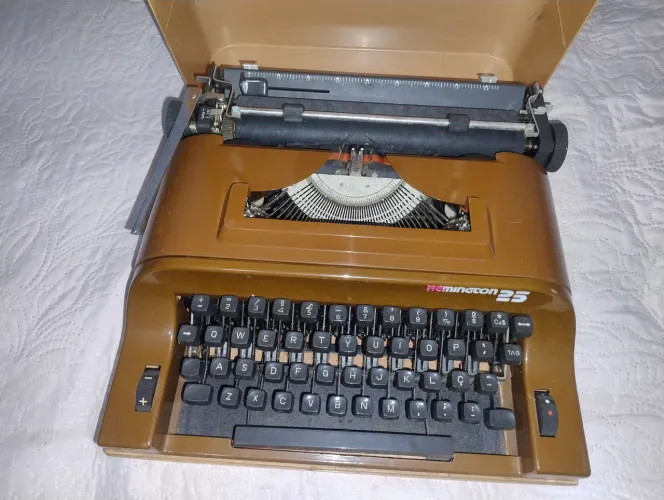 Máquina de escrever Remineton 25 antiga anos 70