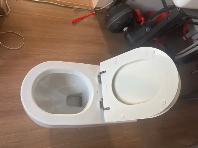 Bacia para caixa Carrara  deca P606.17  já com o assento poliéster slow close 