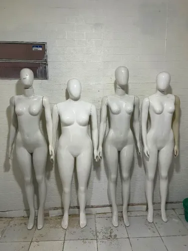 4 bonecas