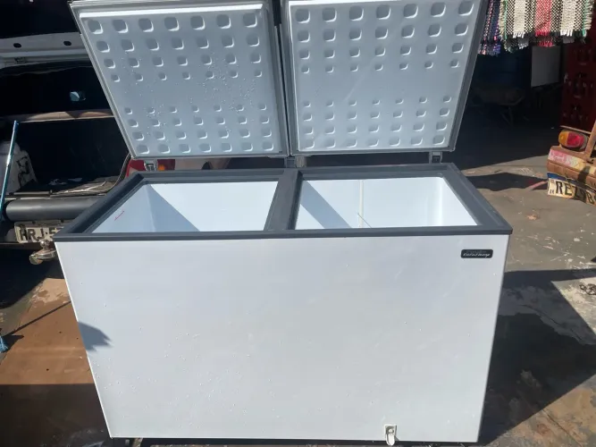 Vendo freezer 437 litro praticamente novo marca esmaltec