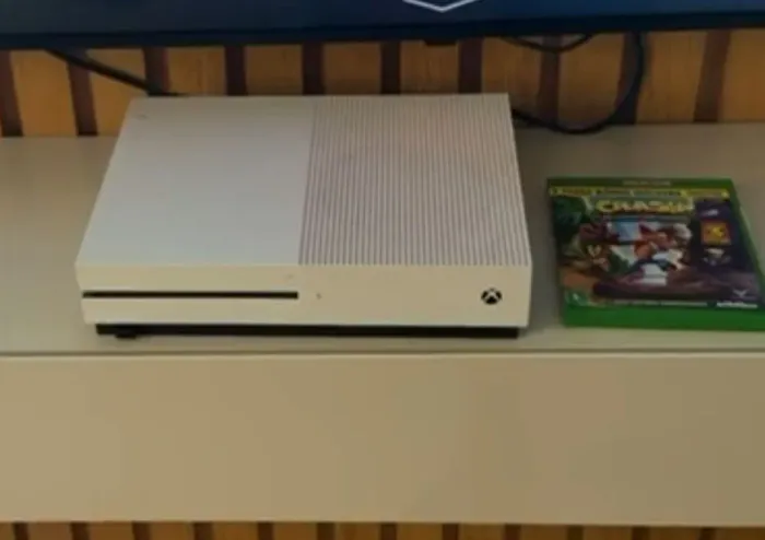 Xbox One S +SSD 512GB + 2 Controles