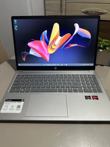 Notebook HP Ryzen 5 7520U | 16GB RAM | SSD NVMe 256GB | Excelente Estado