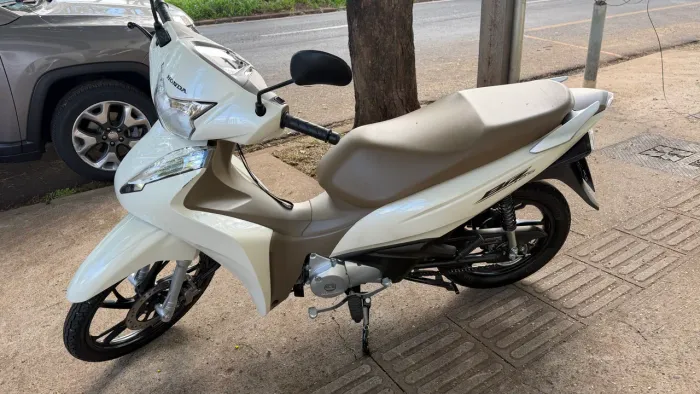 VENDE HONDA BIZ 125 EX 2023 BRANCA