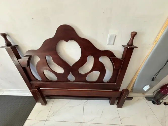 Cama de madeira
