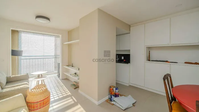 Apartamento Mobiliado 2 Dorms (1 Suíte) com Ar-Condicionado no Centro de Pelotas - Frente
