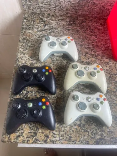 Controle do Xbox 360 original  100 reais cada um