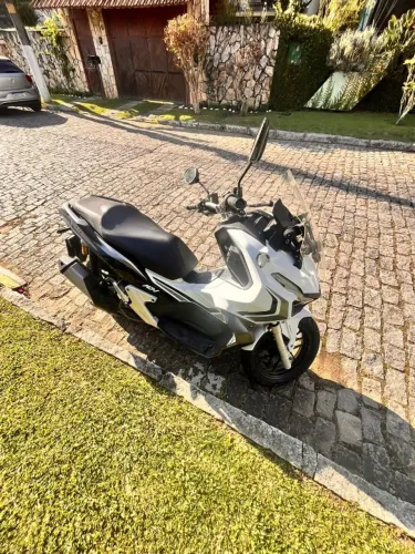 Honda ADV 150cc branca 2021
