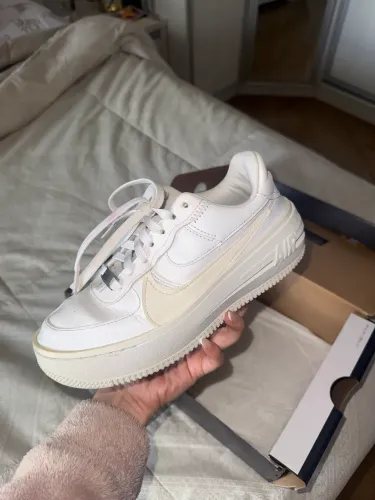 Vendo Nike Air Force 1 PLT.AF.ORM original - R$270