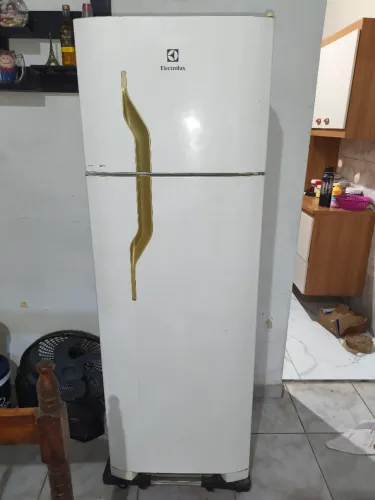 Geladeira Eletrolux cycle defrost 240l
