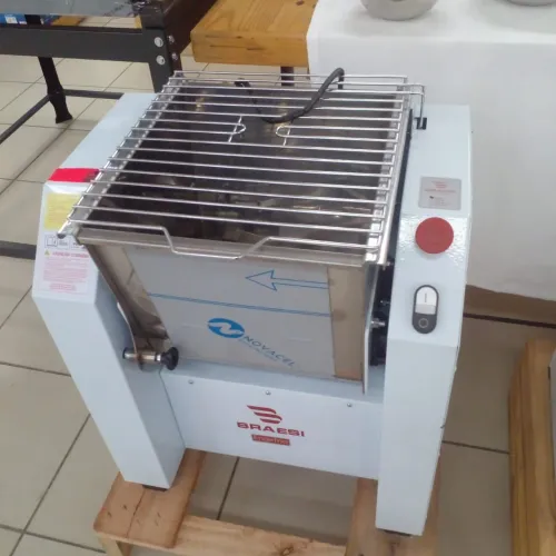 AMASSADEIRA INDUSTRIAL DE 15 KG SEMI RÁPIDA, NOVA, PROMOÇÃO!!!!