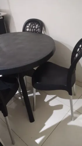 Mesa com 4 cadeiras