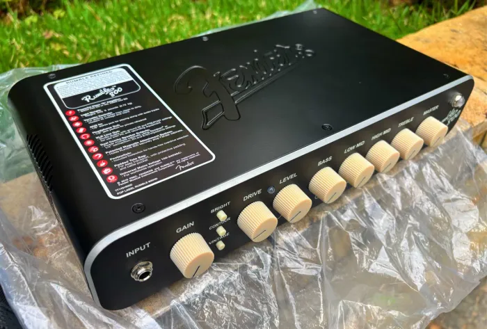 Amplificador de Baixo Fender Rumble 800
