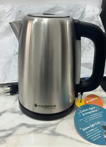 Chaleira Elétrica Cadence 1,7L Aço Inox CEL505 220V