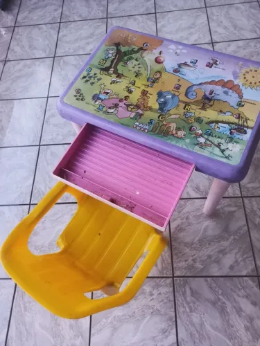 Mesa e cadeirinha infantil 