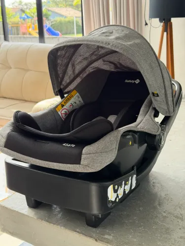 Bebê conforto Safety 1st Semi-novo com base