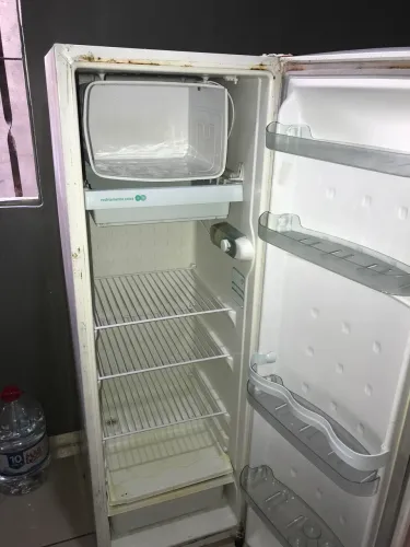 VENDO GELADEIRA FUNCIONANDO