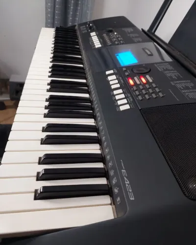 Teclado Yamaha Psr e423