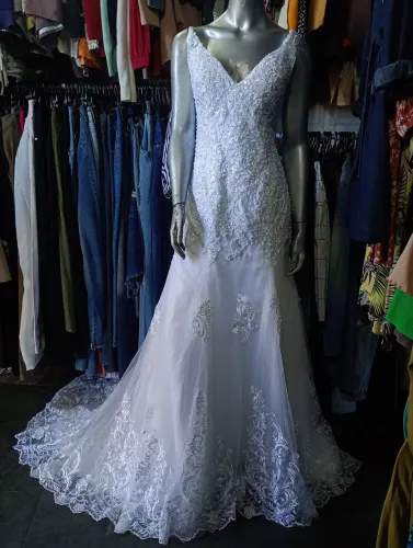 ? VESTIDO DE NOIVA SEREIA - TAMANHO 40/42 (M) ?