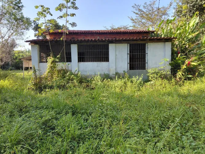Vende-se um terreno com casa em Rosário/Maranhão