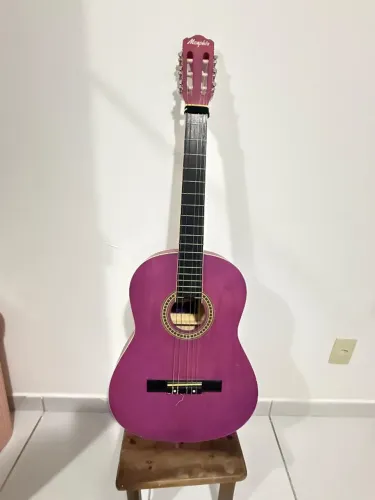 Violão roxo