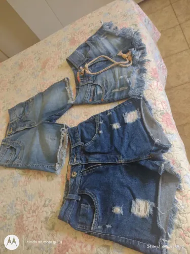 Vendo 3 shorts jeans bem conservados R$ 10 reais cada já é o menor valor 