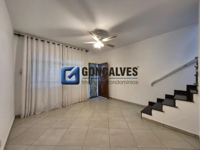 Sobrado para Aluguel com 2 Quartos e 2 Vagas em Vila Valparaíso, Santo André