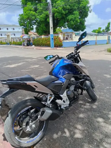 Vendo moto twister 300F semi nova menos de um ano de uso