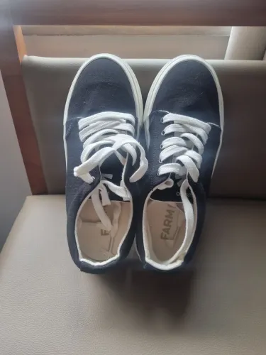 Tenis semi novo preto