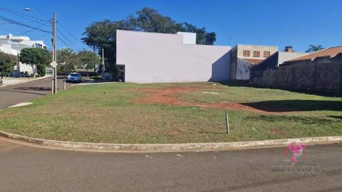 Terreno à Venda no Condomínio Vila Suíça, Pirassununga/SP