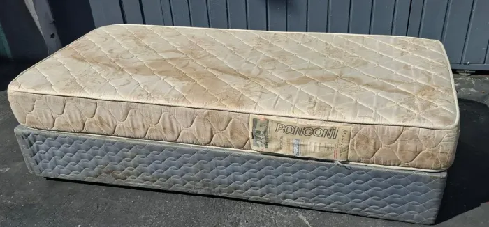 Cama box solteiro com colchão