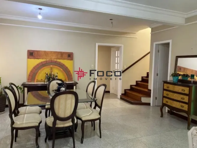 Casa com piscina / Altos da Serra I / Urbanova / 04 Quartos/ 200m² / São José dos Campos