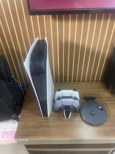 PS5 Fat Digital 865 GB + 2controles originais +1 carregador original da sony