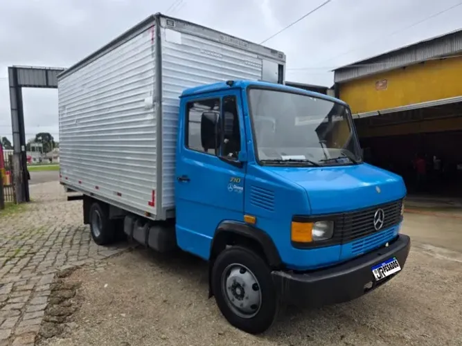 mercedes benz mb 710 3/4 ano 2003 com baú