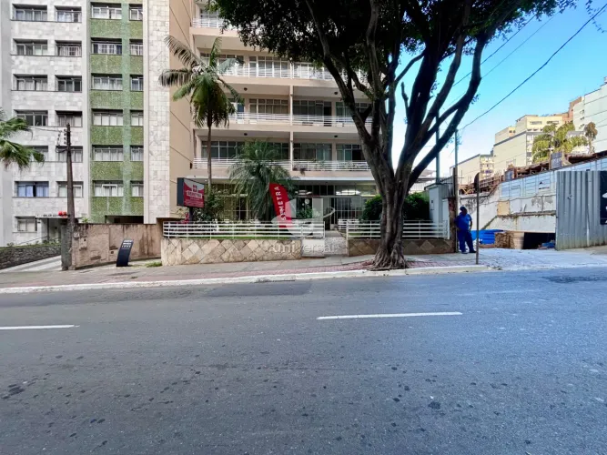 Imóvel comercial no Centro a 70 m do Parque Halfeld já alugado e gerando renda