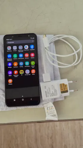 Vendo um celular j8 64gb e 4 de ram