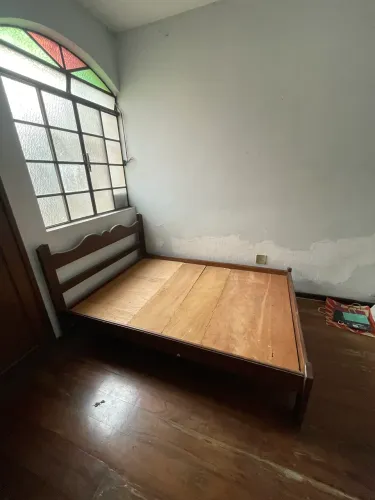 Cama de madeira, ótimo estado, madeira nova 