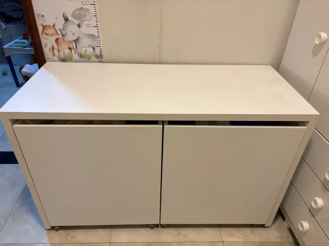 Bancada com baú para guardar brinquedos 