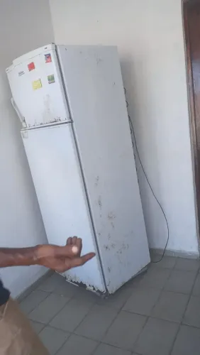 2 Geladeira com defeito
