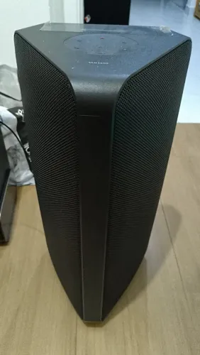 Caixa de som Samsung semi nova mas zero bala 1300 reais aceito rolo no Nintendo oled