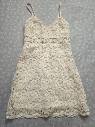 Vestido branco de renda