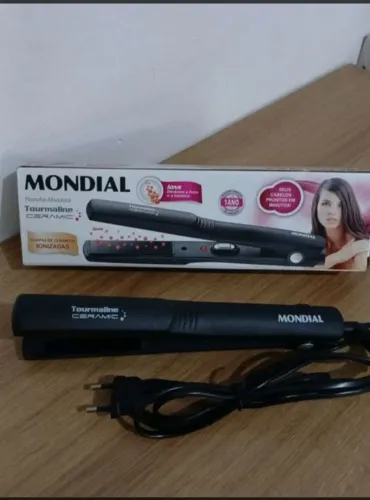 Chapa alisadora Tourmaline íon . Emite íons negativos . Que deixam o cabelo mais brilhante