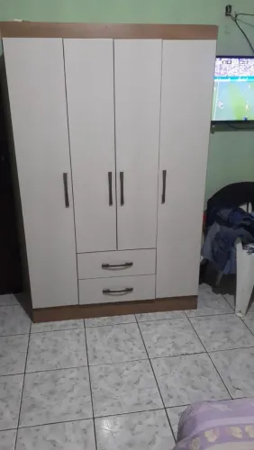 Vendo guarda roupa 4 portas