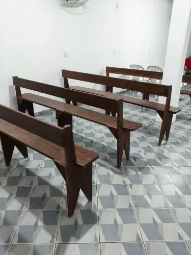 Vendo banco para igreja interessado ligar o *57 Josemar